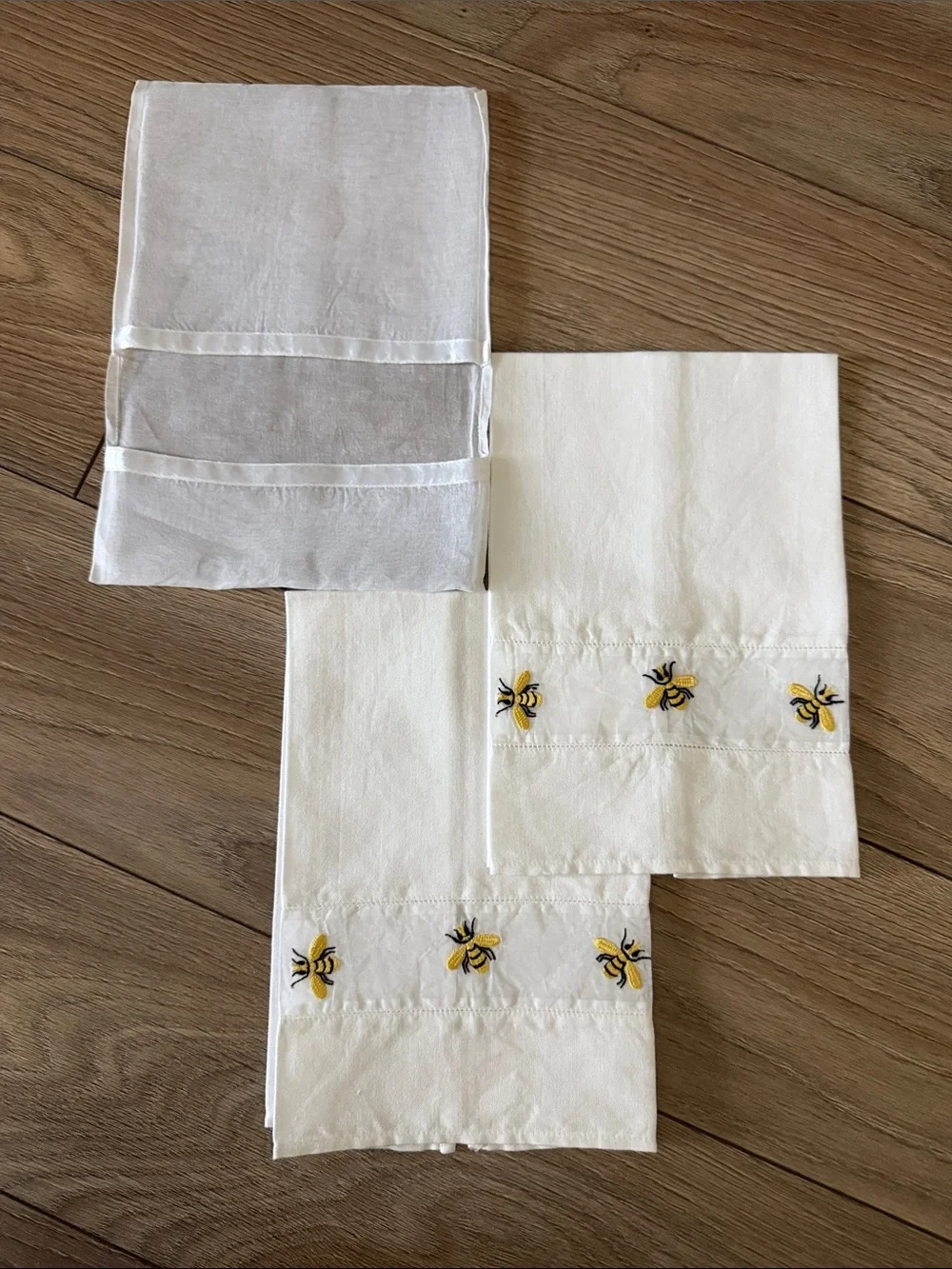 White Bee Embroidered Kitchen Towel - Set of 1